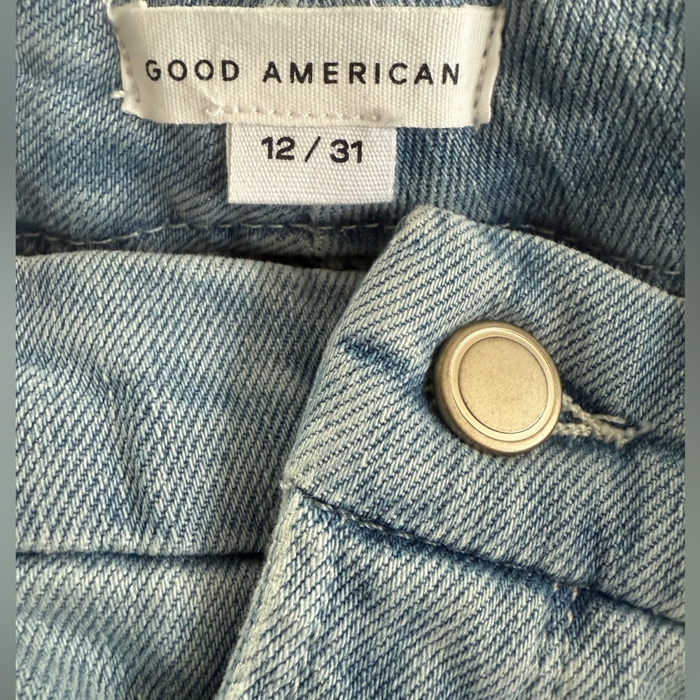 GOOD AMERICAN NWT GOOD LEG CROP
Women's Light Blue Distressed Jeans - Picture 7 of 9